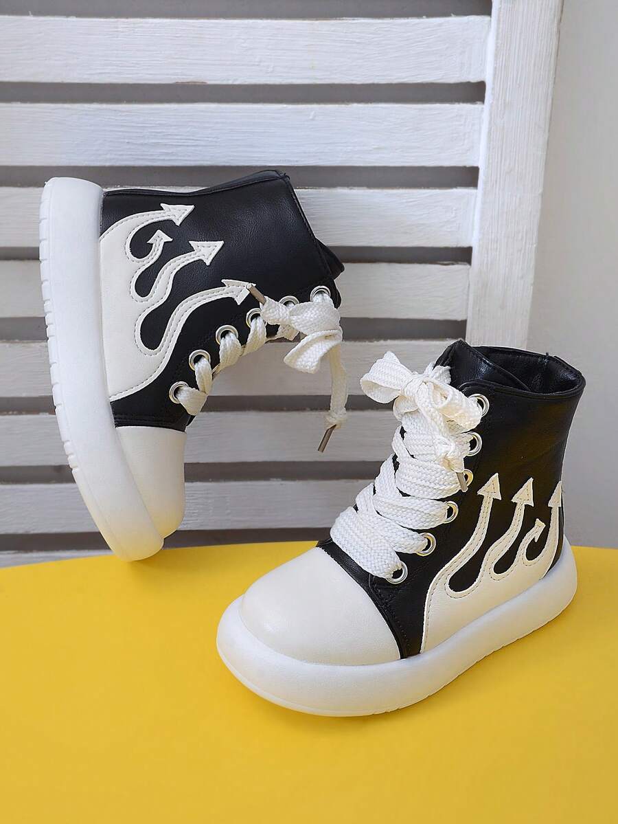 1双黑白火焰图案中筒靴，防滑耐磨，拉链闭合，时尚儿童日常鞋 - 黑色 - 查看 1