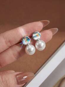 1对经典珍珠耳钉，光滑圆形珍珠细节，百搭配饰 - 簡約珍珠耳釘 - 查看 4