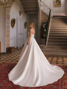 Elegant Sexy Off Shoulder Pleat A Line Satin Wedding Dress,Registry Office Dresses Bridal Gown,Evening Party Dress Birthday Party Dress Country Wedding,Romantic Church Ceremony Wedding Dress,Suitable For Wedding,Dating,Party,Singles' Party,Vacation,Formal Occasions,Dinner Dress,Prom Dress,Homecoming Dess,Cocktail Party,Wedding Guest Dress,Graduation - 白色 - 查看 3