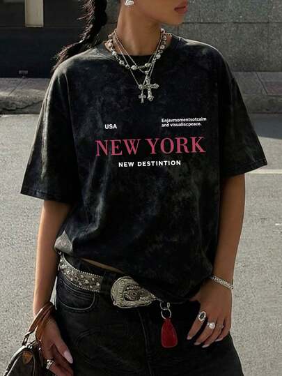 1 pieza Camiseta de mujer de manga corta con cuello redondo, estilo lavado, de verano. Suave y cómoda, con estampado de "NEW YORK" que muestra vitalidad juvenil. Adecuada para vacaciones, vuelta al cole, trotar, uso casual, reuniones, fiestas y otras ocasiones. Estilo holgado y urbano, también apta para uso al aire libre. Una opción ideal para atuendos de verano. Negro