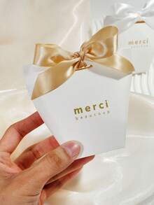 10个简约感谢礼盒，配缎带蝴蝶结，“Merci Beaucoup”金色字样纸质礼品盒，适用于婚礼、新娘送礼会、婴儿送礼会、派对回礼、糖果礼品和优雅活动包装。 - 6X6X10cm - 查看 7
