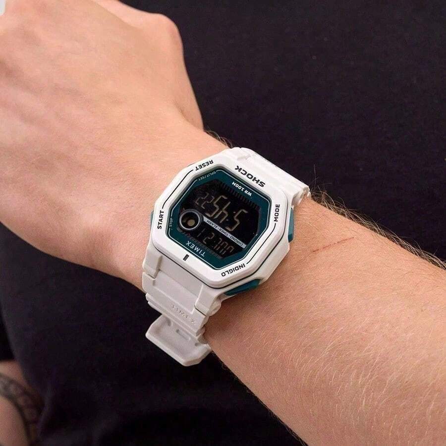 Timex 男士石英运动手表,黑色表盘,白色橡胶表带,日常佩戴 TW2V63600 - 黑色 - 查看 1