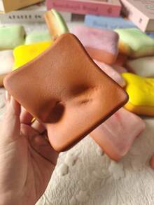 1个烤面包造型挤压玩具 - 柔软Q弹减压玩具 - 史迪奇毛绒玩具 - 旅行玩具 - 课堂减压玩具 - 迷你洗澡玩具 - 生日/圣诞节/复活节/万圣节/平安夜礼物 - 完美礼物 - 玩具 - 游戏 - 彩色 - 查看 4