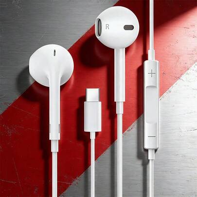 这款有线耳机采用Type-C接口，支持数字解码，兼容 15/16/17 Air/16 Plus/16 Pro Max以及大多数USB-C设备，是一款适用于移动设备和PC的游戏耳机。它具有出色的降噪效果和强劲的低音，提供高品质的立体声，也适用于A55 FE等机型。这款Type-C入耳式耳机具备降噪、立体声和音量控制功能。