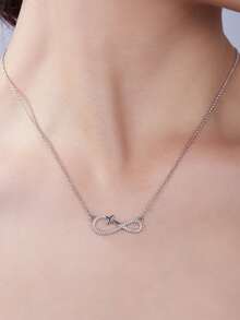 这款奢华的925纯银项链，搭配45颗1.0毫米莫桑石十字架吊坠，适合女性日常佩戴、参加派对、节日庆典、情人节、母亲节、结婚纪念日等场合，也是一份精美的女士珠宝礼物。 - 銀色 - 查看 2