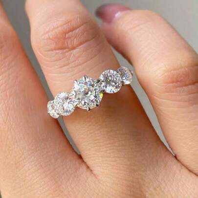 1pc Minimalist Sweet Women's Ring, Unique Exquisite Design Inlaid With Synthetic Zirconia, Stylish Daily Wear Accessory, Perfect Valentine's Day Gift For Female Friends