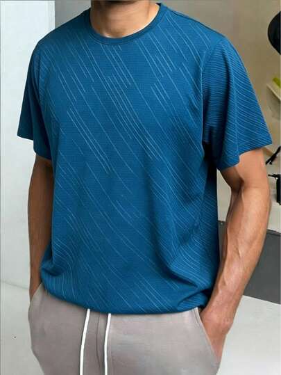 男士夏季速干T恤，休闲运动短袖上衣，轻盈透气面料，适合日常穿着和轻度运动，舒适实用。
