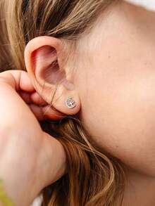 1 Par de Brincos de Botão de Prata Esterlina S925 Árvore da Vida Fofa, Projetado para Meninas, Hipoalergênico, Inclui Brincos de Botão Árvore da Vida e Cubic Zircônia, Brincos Planos, Conjunto de Brincos Fofo para Meninas, Adequado para Meninas de 14 Anos e Adolescentes - Árvore - Visão 3