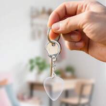 2个吉他拨片收纳钥匙扣，塑料合金心形吉他拨片展示盒钥匙扣，乐器展示用品，适用于音乐家、吉他手和音乐爱好者 - 白色 - 查看 3