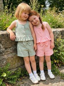 Toddler Girls Summer Outfits Solid Color Sleeveless U Neck Ruffled Button Tank Tops and Bow Shorts Set - Rosa - Ver 2