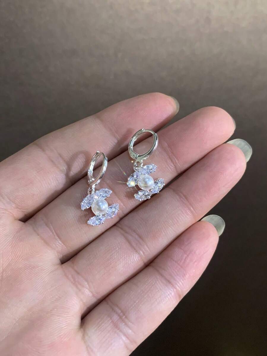 LADYCOCO 1对时尚优雅简约奢华高端铜镶嵌立方氧化锆吊坠耳环，适合女性日常佩戴，附包装盒（银色，1.1厘米小号）