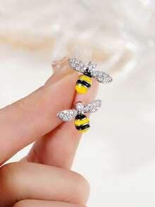 1 Pair Cute Cubic Zirconia Bee Stud Earrings For Women For Wedding Engagement Anniversary Jewelry Valentine's Day Gift - Silver - View 4
