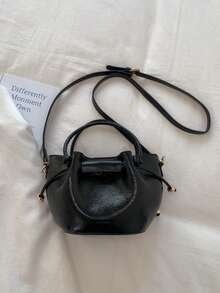 1个黑色亮面金属球抽绳装饰亮面皮革水桶包，手提/斜挎两用，抽绳封口，休闲通勤及街头风格 - 黑色 - 查看 5