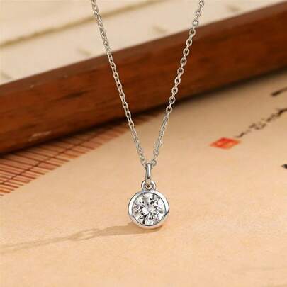 这款纯银泡泡项链专为女性设计，镶嵌闪亮仿钻，简约气质，尽显高端质感。