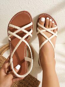 Sandalias planas unicolor de mujeres con tejido detalles con cruzado tirantes - Beis - Ver 1