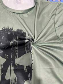 男士休闲圆领T恤，采用略带弹性的涤纶针织面料制成，常规版型，饰有3D骷髅印花和爱国肩条纹，是一款新颖的图案T恤。 - 彩色 - 查看 7