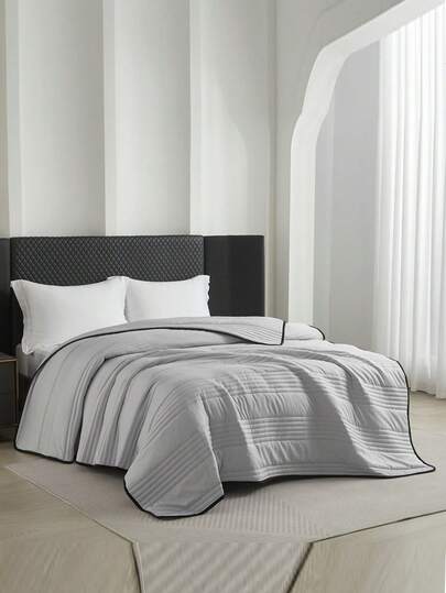 1pc Soft & Comfortable Minimalist Style Lightweight Summer Quilt/Blanket, Suitable For All Seasons, Washable, Fits Single/Double Bed, Hotel, Camping, Home Decor | Modern Quilted Design | Wave Embossed, Autumn Decoration, Room Decor