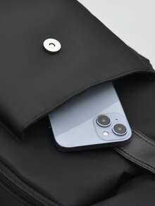 1个黑色极简防水尼龙材质，PU包边，多隔层，可调节肩带，拉链封口通勤背包，适合学生和通勤人士使用。 - 黑色 - 查看 8