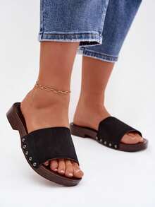 Chinelo Feminino Estiloso E Confortável Com Tachas Decorativas, Feito E Com Salto Plano, Perfeito Para O Verão. Disponível Nas Cores Preto, Bege, Marrom E Vermelho. - Preto - Ver 2