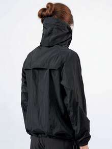 女士夏季轻便可收纳连帽防晒外套，尼龙透气凉爽面料，带拉链口袋，适合户外运动、沙滩等户外活动，黑色，春季款。 - 黑色 - 查看 6