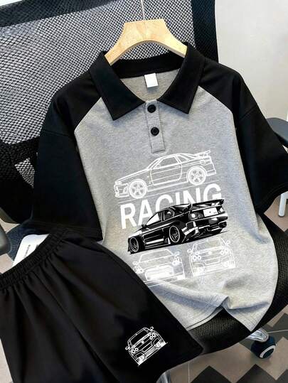 Camisa polo de niño adolescente con bloques de color con estampado de coche y gráfico, combinada con pantalones cortos negros decorados con patrón de coche blanco, adecuada para uso en primavera/verano. Ideal para uso diario de estudiantes, fiestas, escuela, festivales de música, vacaciones y transporte.