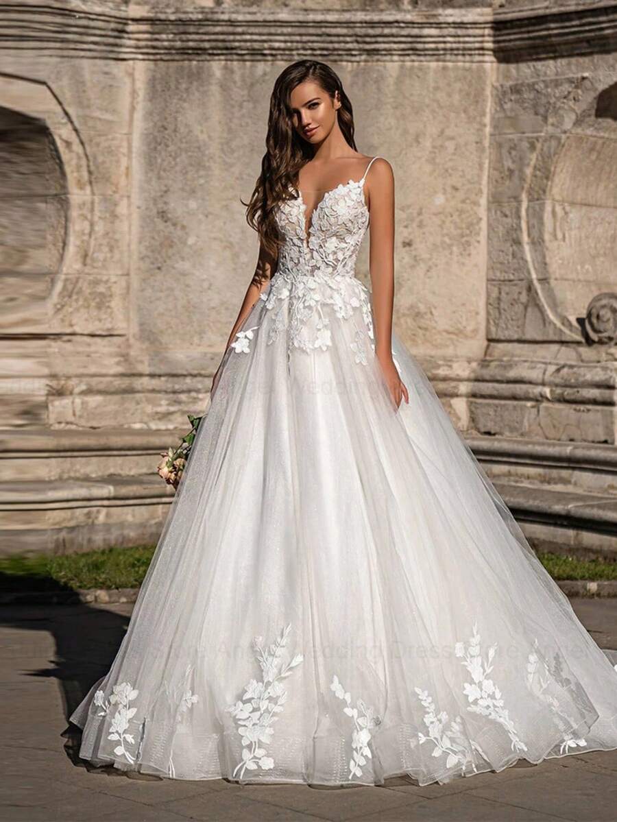 Elegant Sexy V Neck Backless Lace Appliqué A Line Tulle Formal Wedding Dress,Registry Office Dresses Bridal Gown,Evening Party Dress Birthday Party Dress Country Wedding,Romantic Church Ceremony Wedding Dress,Suitable For Wedding,Dating,Party,Singles' Party,Vacation,Formal Occasions,Dinner Dress,Prom Dress,Homecoming Dess,Cocktail Party,Wedding Guest Dress,Graduation - 白色 - 查看 1