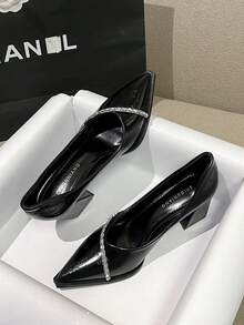 2026 春季新款女式高跟鞋，休闲纯色米色、黑色、棕色尖头金属装饰优雅简约粗跟乐福鞋 - 黑色 - 查看 5