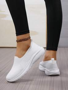 Pure White Nurse Shoes For Women Women's Casual Sneakers, Slip-On, Breathable Mesh, Comfortable & Loose, Suitable For Mothers Solid Color Work Shoes, Lightweight Running Shoes, Suitable For All Seasons And Plus Size Slip-On Travel Shoes - White - View 5