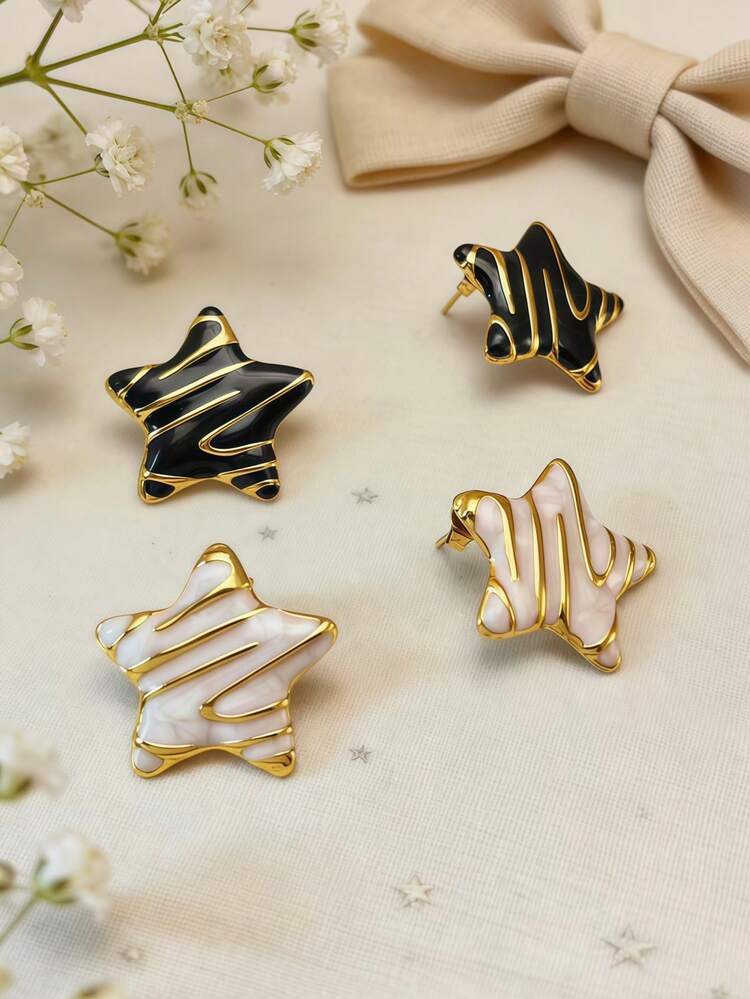 Dos pares de pendientes de moda para mujer con estampado de estrellas multicolor, con acentos chapados en oro en los diseños de estrellas, el regalo perfecto para Eid Al-Fitr o como regalo de cumpleaños. - Multicolor - Añade 7