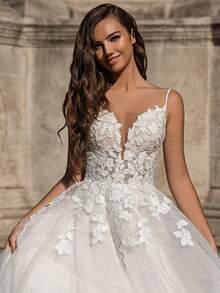 Elegant Sexy V Neck Backless Lace Appliqué A Line Tulle Formal Wedding Dress,Registry Office Dresses Bridal Gown,Evening Party Dress Birthday Party Dress Country Wedding,Romantic Church Ceremony Wedding Dress,Suitable For Wedding,Dating,Party,Singles' Party,Vacation,Formal Occasions,Dinner Dress,Prom Dress,Homecoming Dess,Cocktail Party,Wedding Guest Dress,Graduation - 白色 - 查看 3