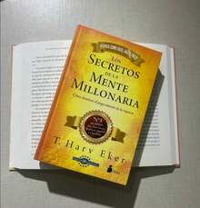 Los secretos de la mente millonaria de T. Harv Eker es un libro de finanzas personales y desarrollo personal (autoayuda) que enseña a reprogramar el "patrón del dinero" en el subconsciente para alcanzar el éxito económico. - Libro único - Ver 1