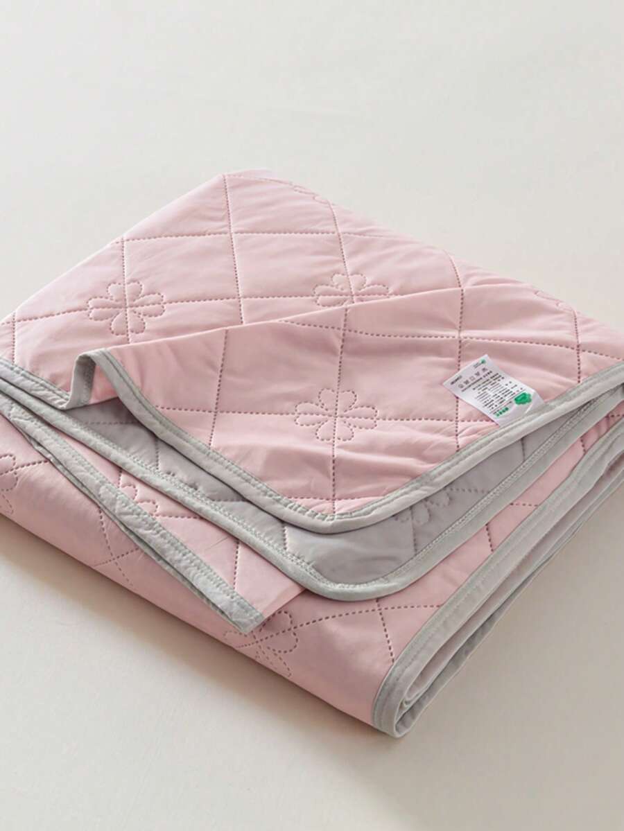 1pc Lightweight Breathable Silk-Like Summer Quilt, Solid Color Air Conditioning Blanket, Soft & Comfortable, Suitable For Bedroom, Dorm, Office Nap, Multiple Colors Available, Modern Style, Easy Care Washable Bedding, Without Pillow Insert