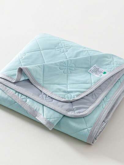 1件轻盈透气丝滑夏季被子，纯色空调毯，亲肤柔软舒适，简约风格，四季皆宜，单人/双人尺寸