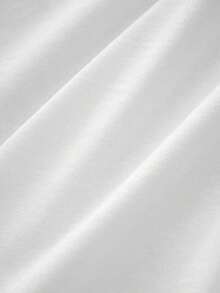 ángel alado con palma celestial simbolizando protección y esperanza entre nubes y árboles tropicales evocando fuerza interior y calma espiritual camiseta de mujer casual 220g - Blanco - Ver 6