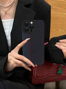 Sleek Carbon Fiber Texture Red & Blue Stripe Shockproof Phone Case, Slim Lightweight Protective Cover Compatible With IPhone 17/17 Pro/17 Pro Max, 16/15/14/13/12/11 Plus/Pro Max, Galaxy S21/S23/S24 Series - Black - View 4