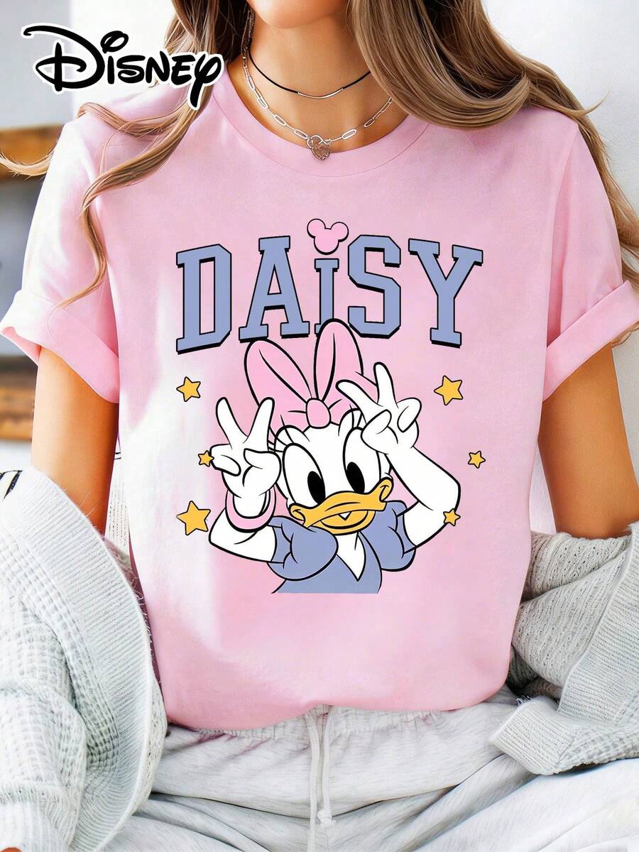 Disney Official Authorization | Women's Daily Casual Short-Sleeve T-Shirt, Featuring A Daisy Duck-Themed Print With Retro Varsity-Style "DAISY" Lettering And A Playful Peace-Sign Pose, Full Of Youthful Charm. Made Of Opaque Fabric, It Is Machine Washable, Versatile For Casual Wear, And Suitable For Daily Outings And Matching Outfits With Friends. - Hồng - Xem 1