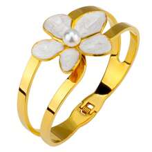 Pulsera de verano sobresaliente dorada y vibrante | Joyería de declaración grande y de alta calidad - El toque final para los atuendos de vacaciones - pulsera de flor de ciruelo - Ver 12