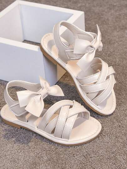 1双女童凉鞋，新款夏季时尚百搭舒适软底防滑英伦风女童学生凉鞋