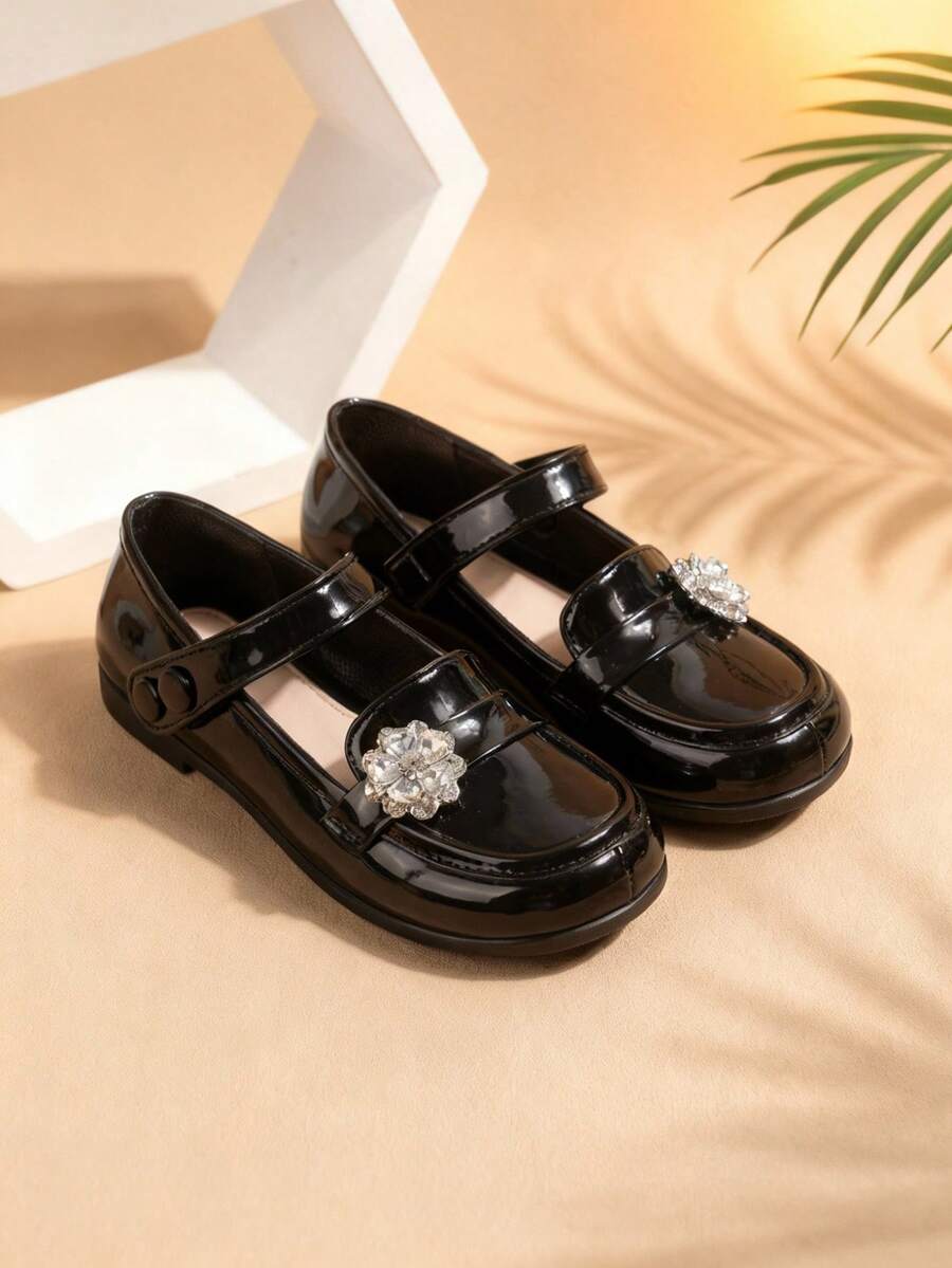 1双黑色漆皮女童平底鞋，轻便舒适，软底，英伦风乐福鞋，银色水钻装饰，适合婚礼、派对、演出、假日、四季皆宜的搭配，校园风，户外日常穿着。 - 黑色 - 查看 1