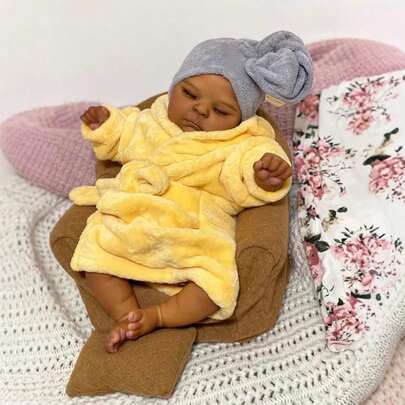19英寸逼真乙烯基桃子手工闭眼重生娃娃，非裔美国人深粉色全身乙烯基逼真娃娃，植发，陪伴收藏玩具（附赠随机奶嘴、奶瓶、尿布）
