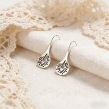 Minimalist Hollow Water Drop Earrings For Women, Vintage Silver Floral Hook Earrings, Bohemian Niche Design Elegant Earrings, Face-Slimming, Versatile For Daily Wear, Hypoallergenic, Gift For Girlfriend - Earrings - View 6
