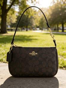 COACH Signature Canvas Shoulder Bag, Zip, Underarm/Clutch. Mixed Smooth Leather & Canvas. Daily Essential. - 查看 6