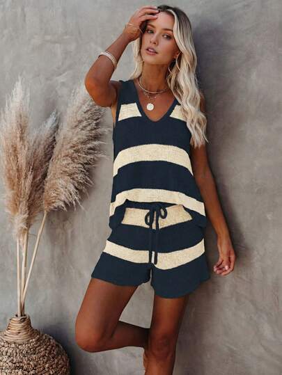 2026 New V-Neck Striped Contrast Color Knitted Vest And Shorts Casual Vacation Knit Set, Elegant And Relaxed Style, Suitable For Daily Commute, Holidays, Beach Outings Summer