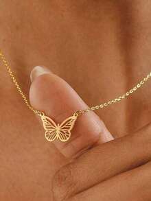 Women's Fashion Butterfly Pendant Necklace - Computer-generated Butterfly - View 2