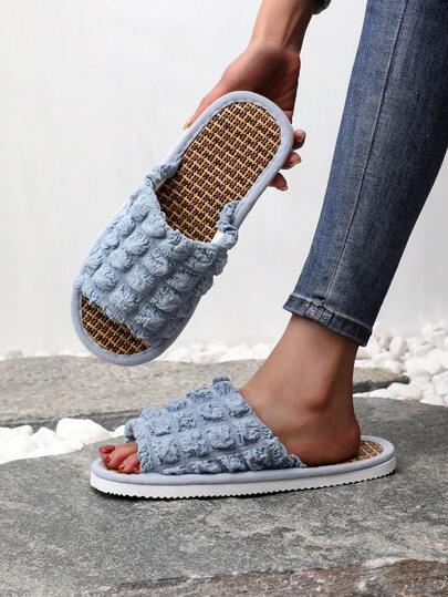Nuevas sandalias respirables con volumen, pantuflas suaves y acolchadas con diseño calado, frescas y cómodas para interiores y exteriores