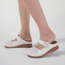 Ecetana Women's Fashion Perforated Mules: Breathable Platform Sandals With Floral Decor & Adjustable Ankle Strap | Sporty Slide Sandals For Beach, Vacation & Casual Outings | Orthopedic-Enhanced Comfort With Non-Slip Sole Technology.Women's Slide Sandals With Heel Cushion Dress Shoes Casual Summer. - trắng - Xem 6