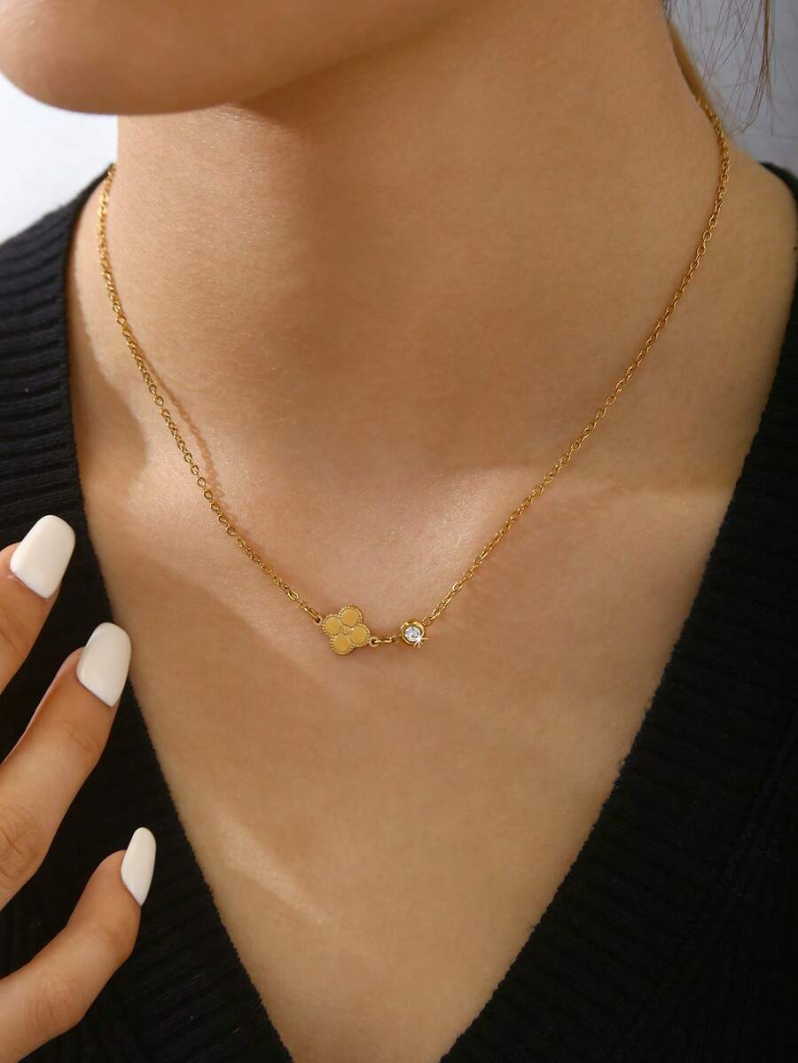 TONSI 1件装奢华精品18K镀金不锈钢锆石幸运花吊坠项链，四叶草颈链，适合女士日常、派对和约会佩戴 - 金色 - 查看 1