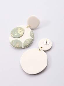 一对手工制作的不规则火山石吊坠耳环，饰以金箔效果，设计夸张，适合度假和日常佩戴。 - 白綠色 - 查看 2