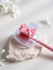 Hộp đựng bàn chải đánh răng trong suốt hình nơ, thiết kế nơ thời trang, vỏ bảo vệ bàn chải đánh răng di động, kẹp bảo vệ đầu bàn chải đánh răng, kẹp lưu trữ bàn chải đánh răng, bảo vệ hoàn hảo cho đầu bàn chải đánh răng, thiết kế hai lỗ giúp thoát nước và thông gió tốt hơn, thiết kế nhỏ gọn dễ mang theo, vỏ bảo vệ đầu bàn chải chống bụi, thích hợp cho du lịch, quà tặng cho các cặp đôi, bạn bè, gia đình, giáo viên, người đam mê du lịch, vật dụng cần thiết cho gia đình, ký túc xá, mùa tựu trường. - Nhiều màu - Xem 14
