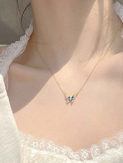 1件 时尚简约奢华性感精致优雅百搭渐变蝴蝶项链，适合女性日常休闲、派对、音乐节佩戴，情人节礼物（蝴蝶渐变色随机发送，避免接触水）